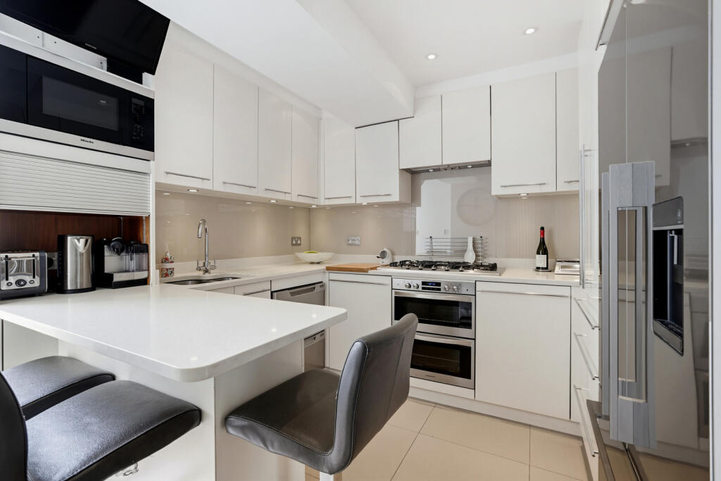 Apartment in London - View 3