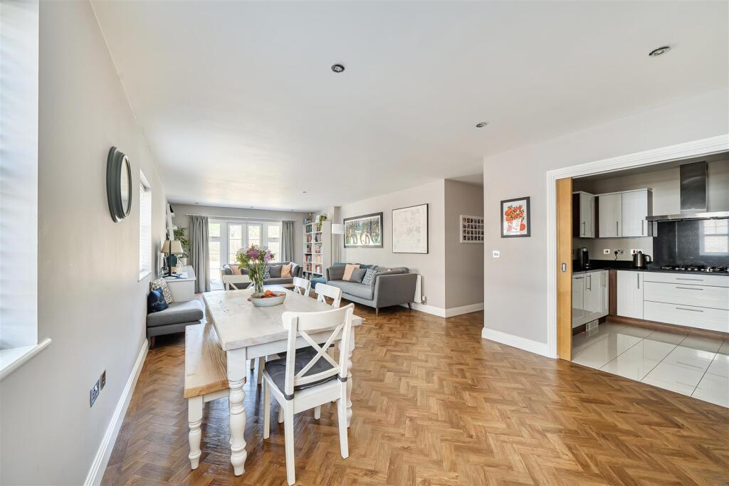 Apartment in Slough - View 4