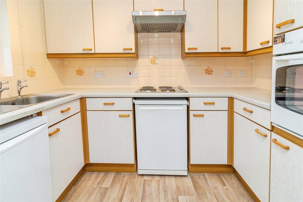 Hamilton Court, Lammas Walk, Leighton Buzzard, Bedfordshire, LU7 - View 6