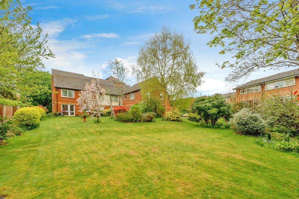 Linkfield Lane, Redhill photo 2