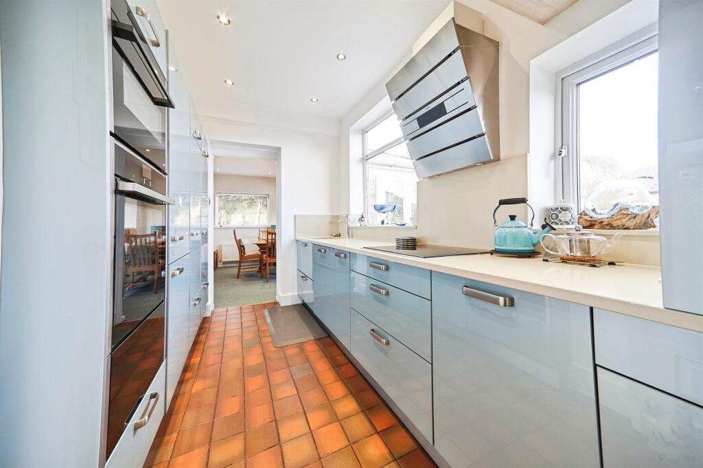 Highthorne Grove, Shadwell, Leeds photo 4