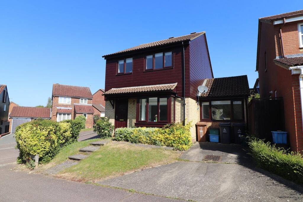 3-bed detached on Wheatlands, Stevenage, Hertfordshire, SG2, £450,000