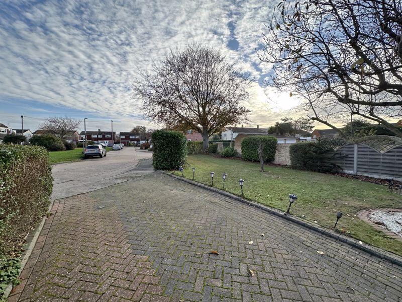 Parkway, Orsett Village photo 2