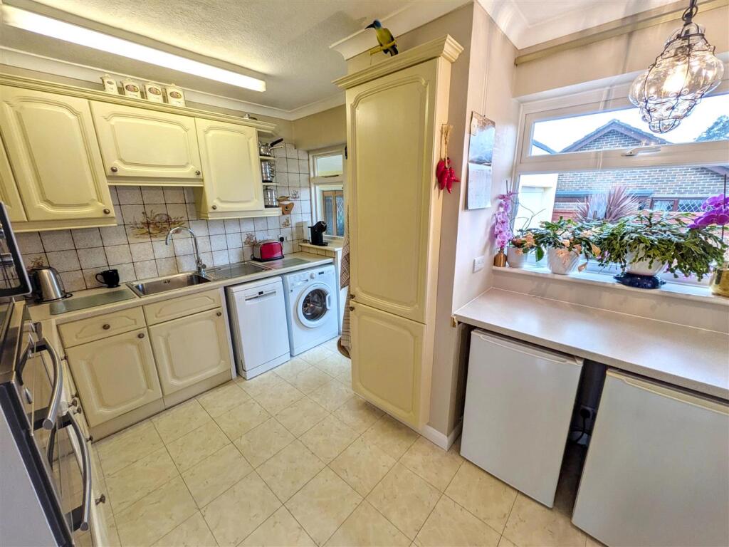 Wandleys Close, Eastergate photo 2