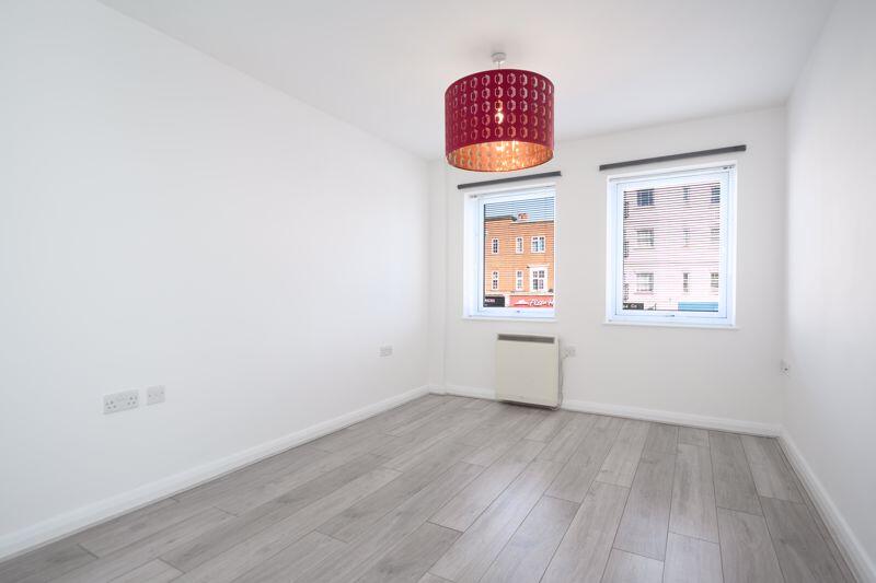 Apartment in Walton-on-Thames, Surrey - More