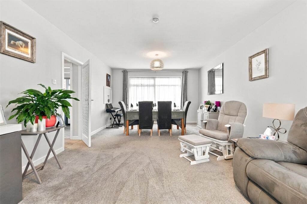 Apartment in Southend-on-Sea - View 5