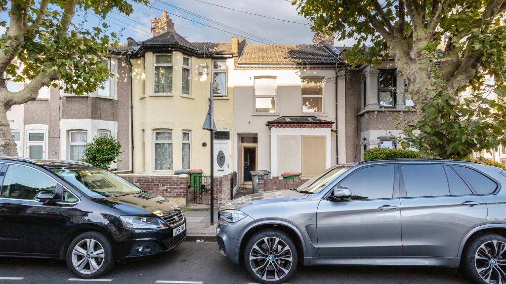 2-bed flat on 62 Tudor Road, East Ham, London, E6 1DR, £325,000