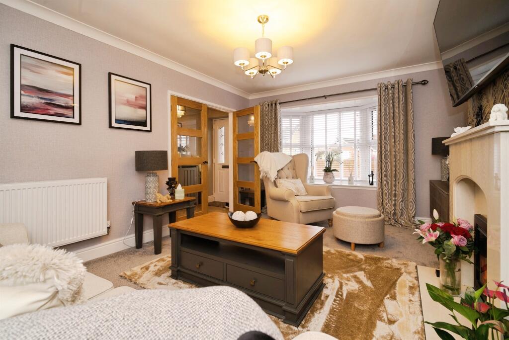 House in Doncaster, Barnby Dun with Kirk Sandall - More