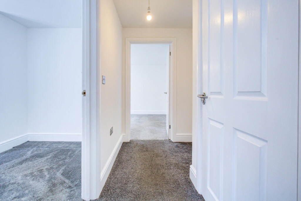 Apartment in Southend-on-Sea - More