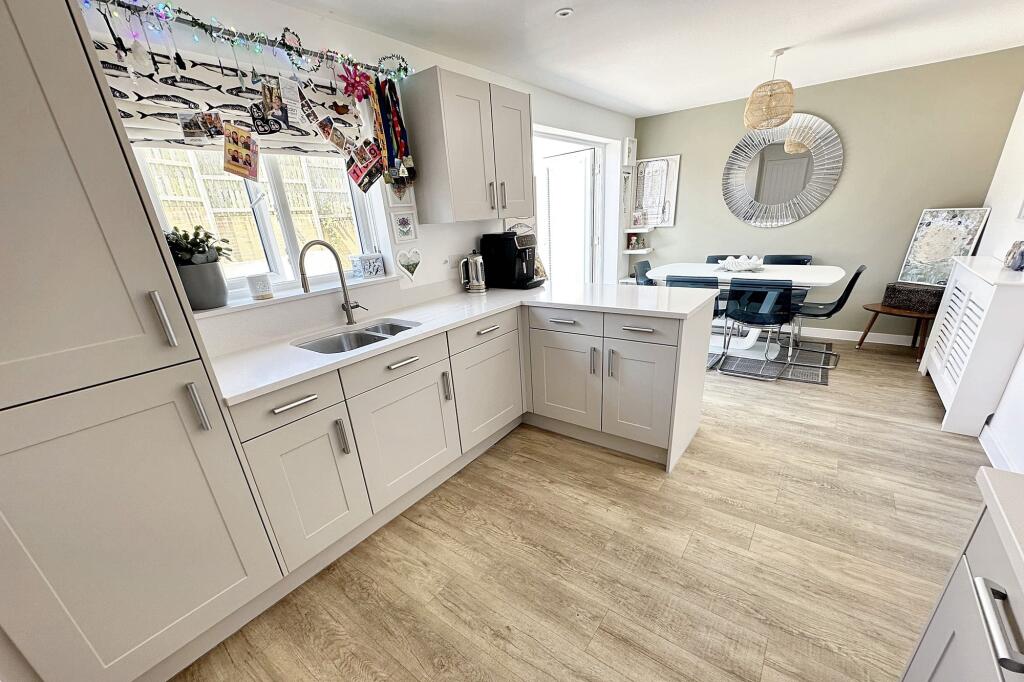 Bickland View, Falmouth, TR11 image 4