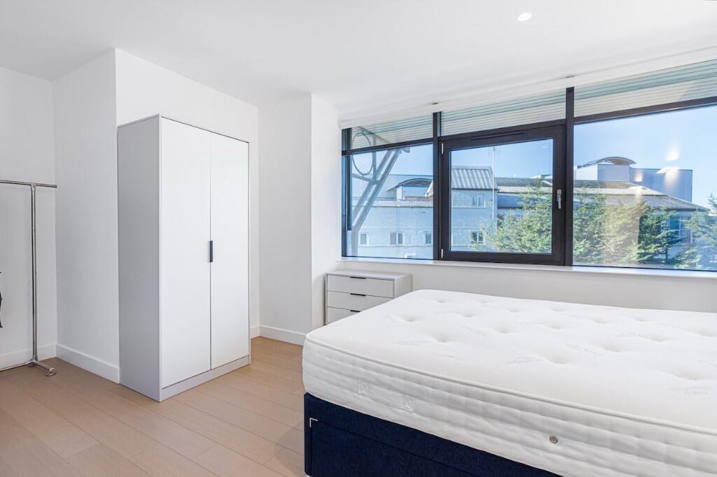 Apartment in Twickenham - View 4