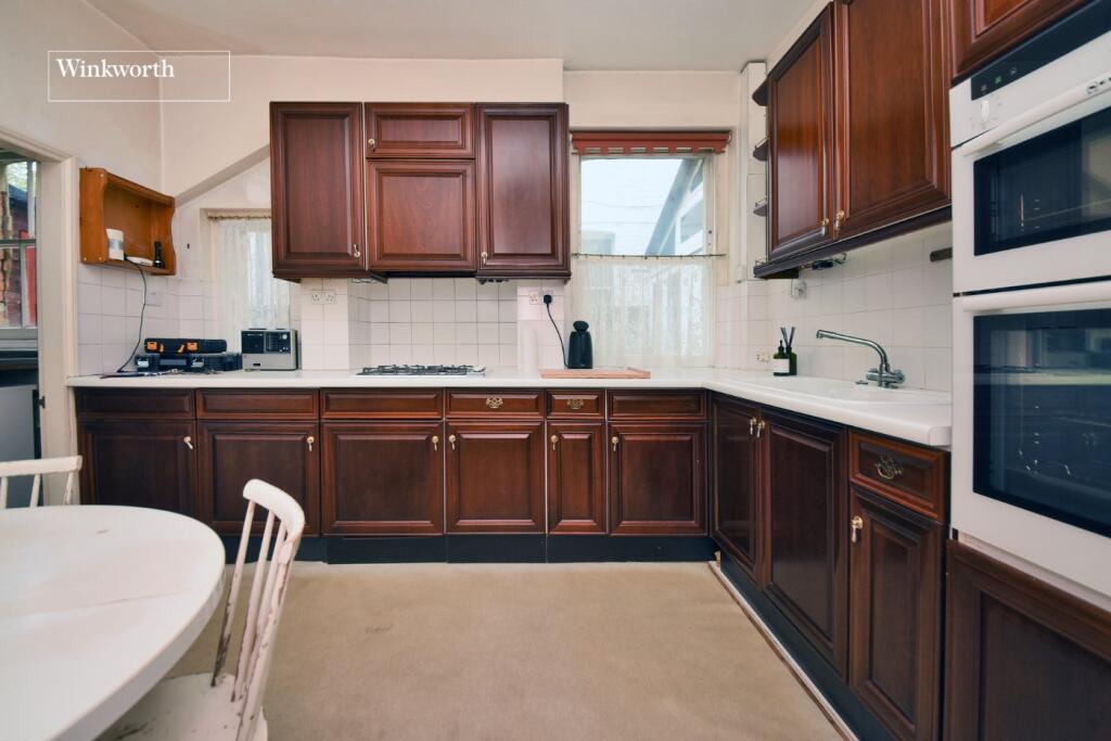 House in Sutton - View 5