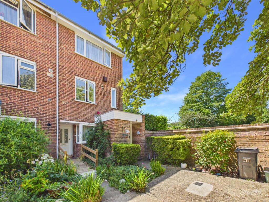 Main image of property: Bellfield, Pixton Way, Forestdale, CR0 9JX