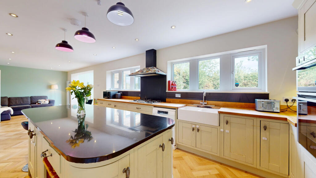 House in Leeds, Lawnswood, Adel - View 4