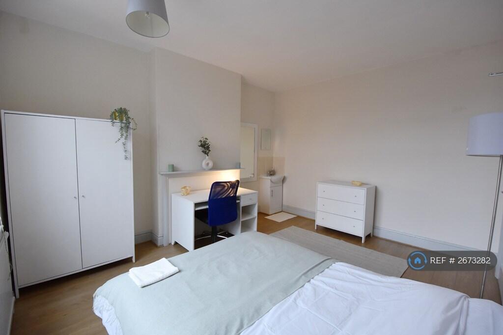 1 bedroom house share for rent