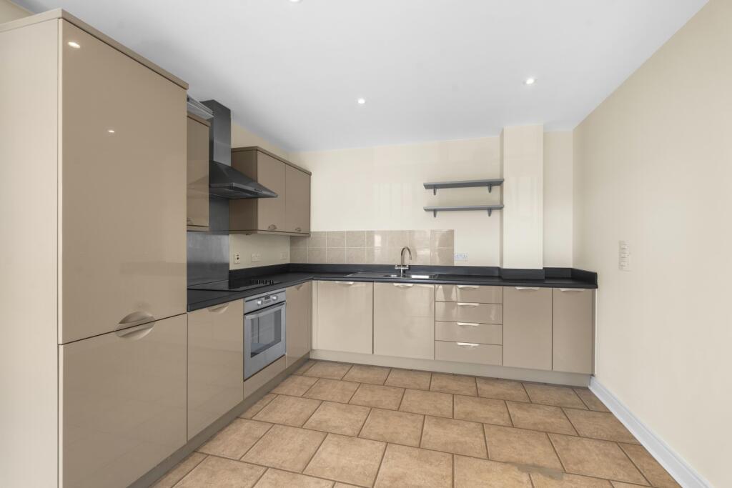 Apartment in East Hertfordshire, Hockerill, Bishop's Stortford - View 3