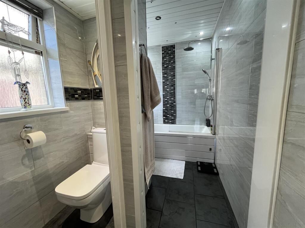 Apartment in Kirklees, West Yorkshire - View 4