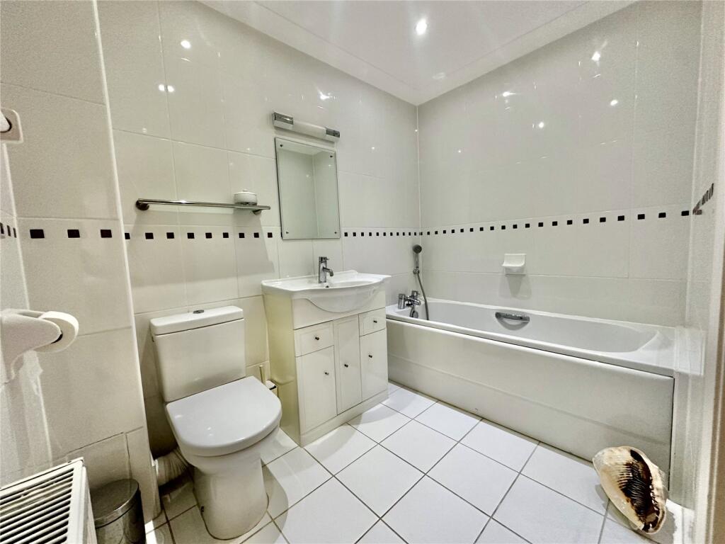 Cavendish Place, Lymington, Hampshire, SO41 photo 5