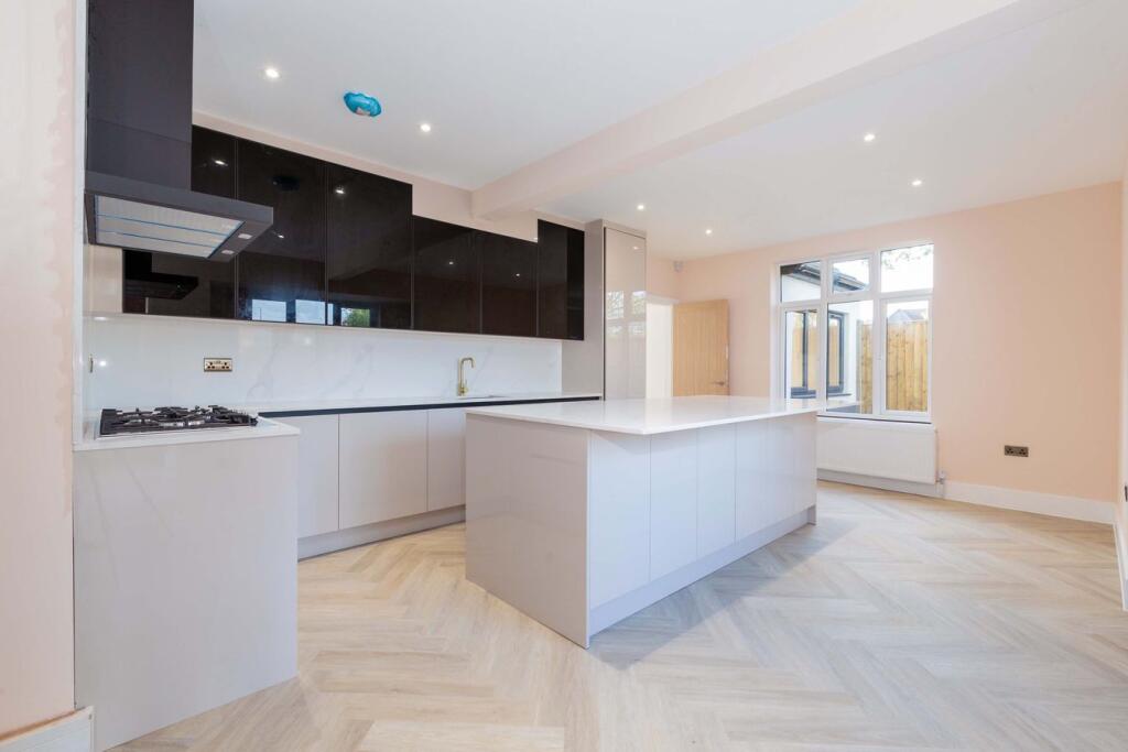 House in Slough - View 4