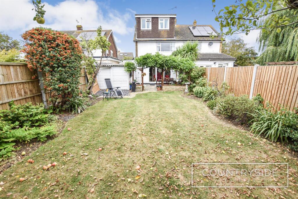 St. Martins Close, Benfleet photo 2
