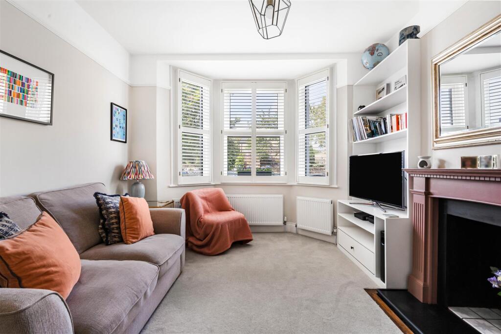 House in London, Royal Borough of Kingston upon Thames - View 5