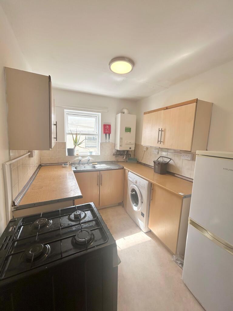 Apartment in Cardiff, Roath - View 2