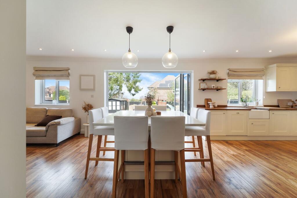 House in Epsom, Nork - View 4