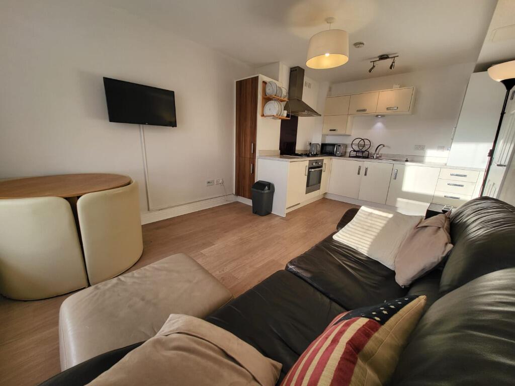 Apartment in Renfrew, Ferry Village, Dean Park - View 5