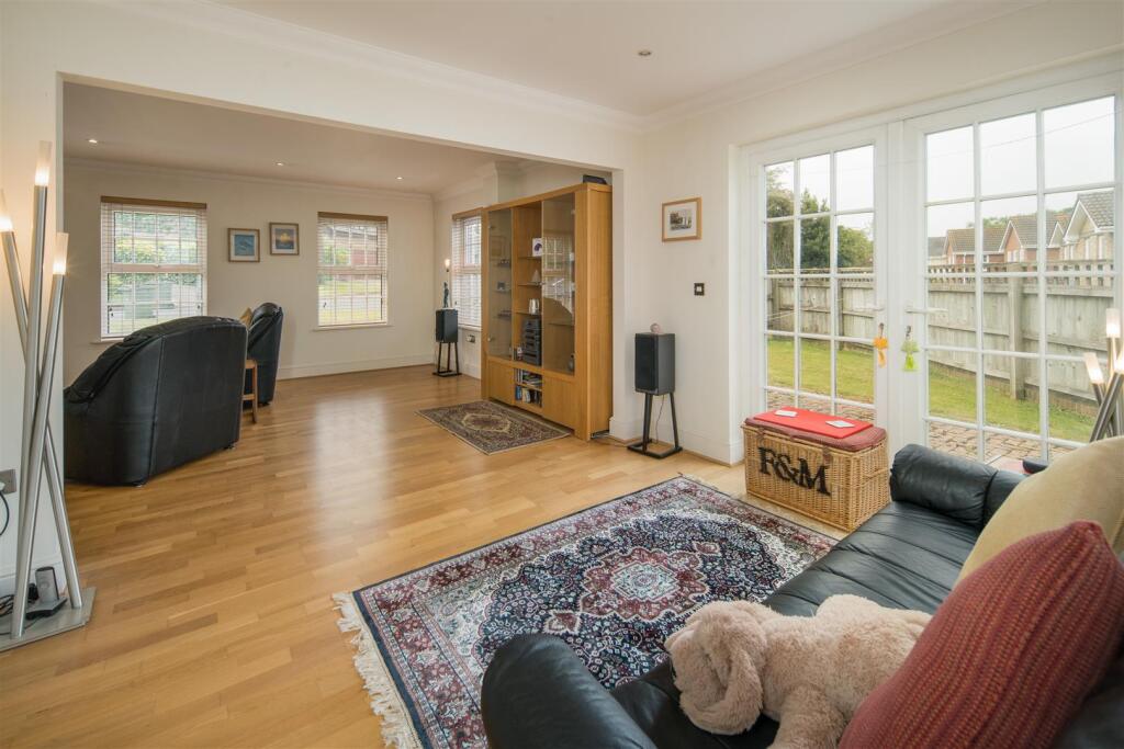 Pine Tree Close, Cowes photo 3