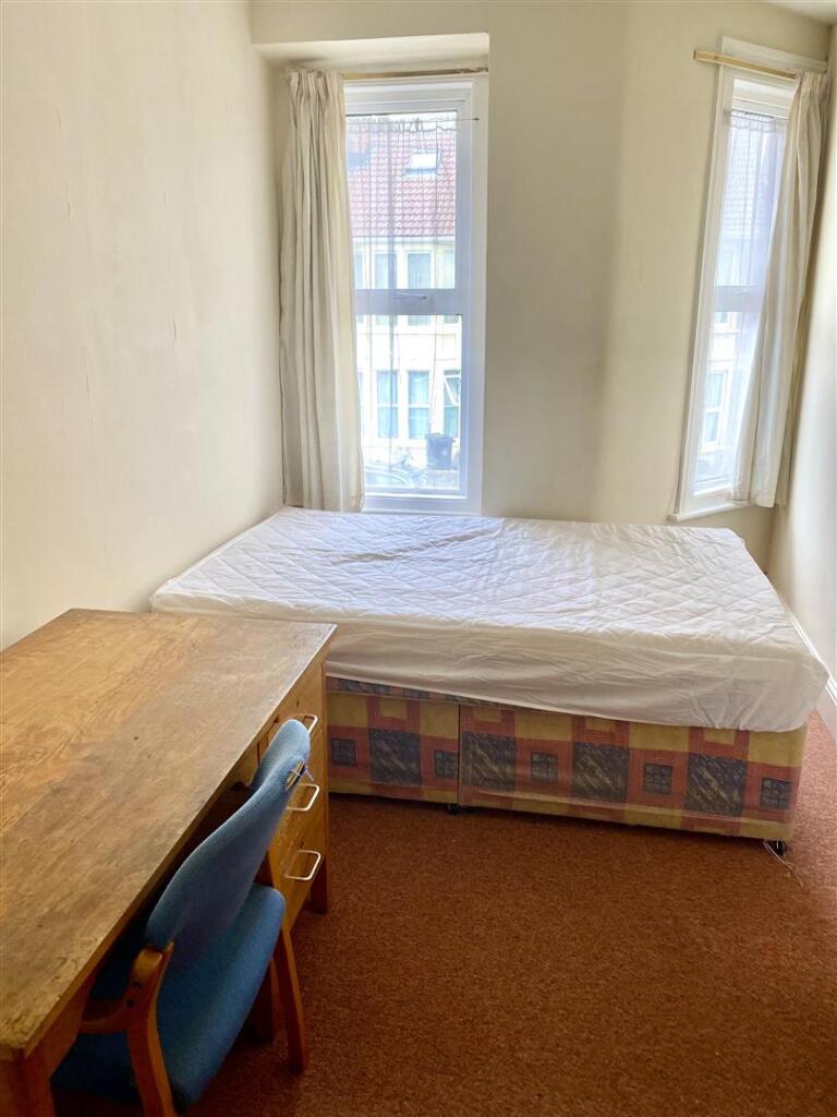 5 bedroom terraced house for rent