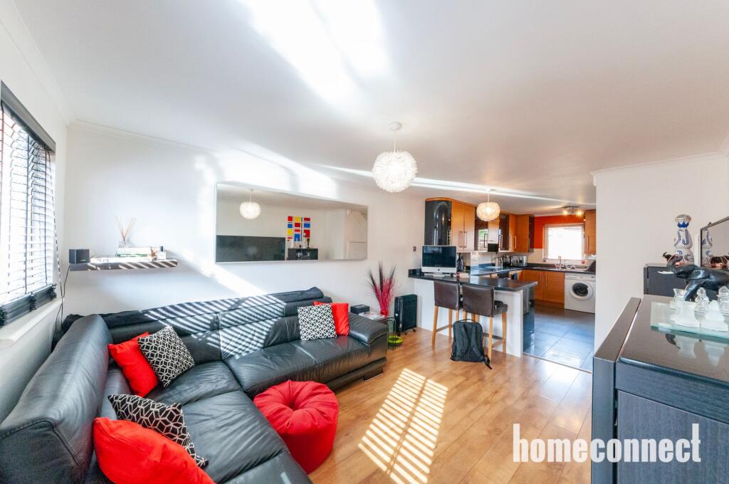 House in Romford - More
