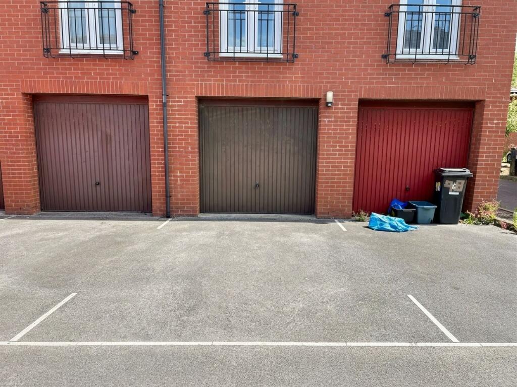3 bedroom end of terrace house for rent