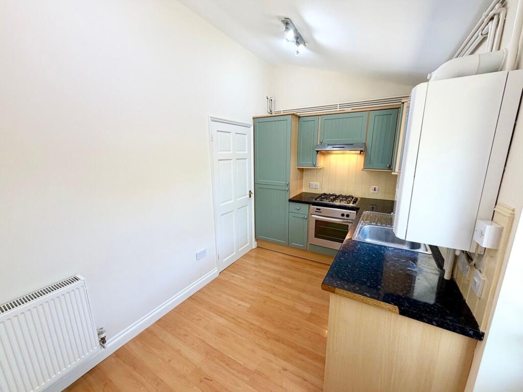 House in Royal Wootton Bassett, Vastern - View 4