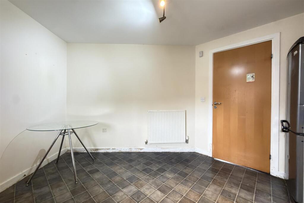 Apartment in Leicester - View 4
