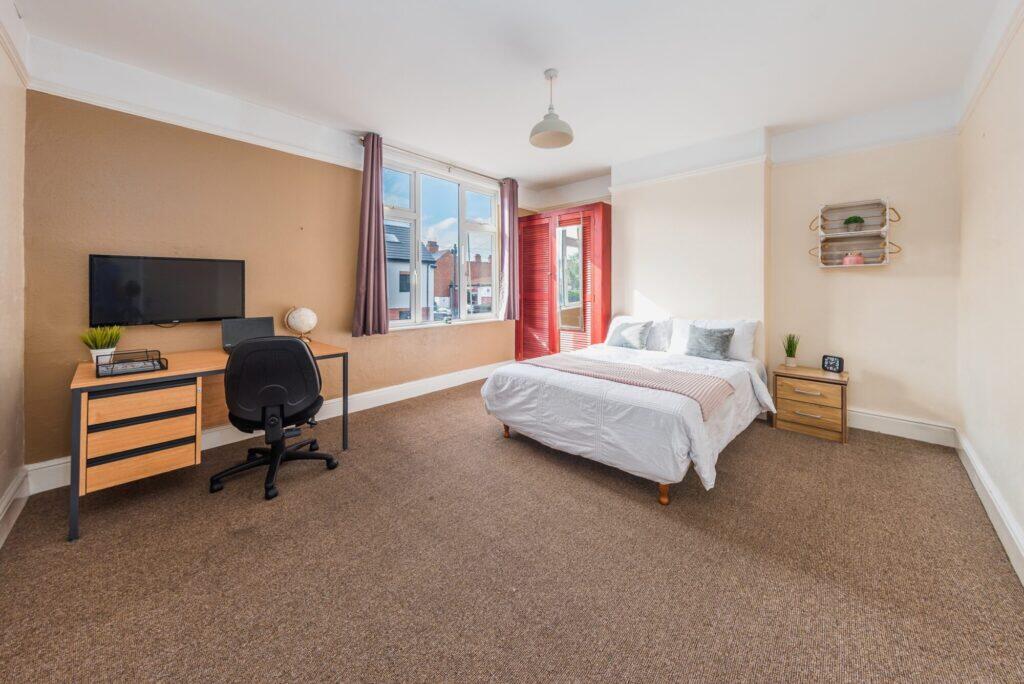 6 bedroom terraced house for rent