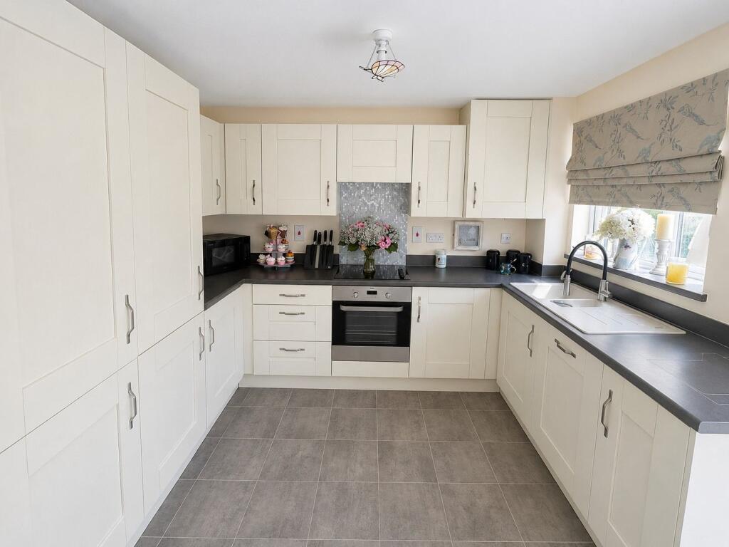 House in Rushden, North Northamptonshire - View 4
