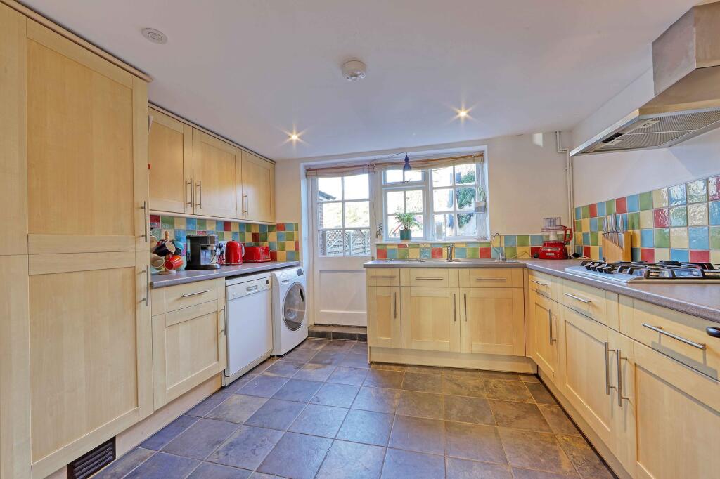 High Road, Cookham, SL6 photo 4