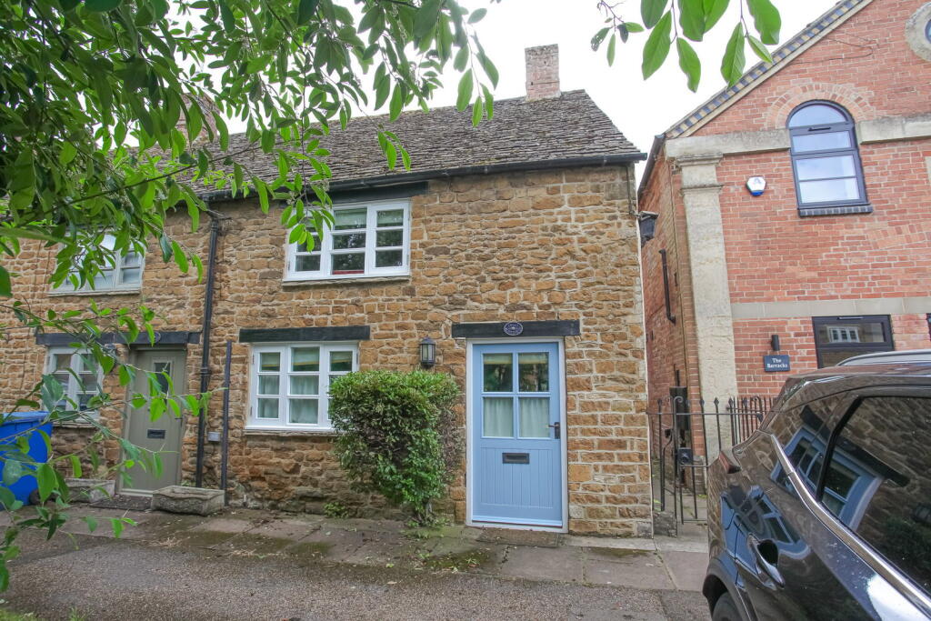 2-bed house on Folly Cottage, New Street, Deddington OX15 0ST, £290,000