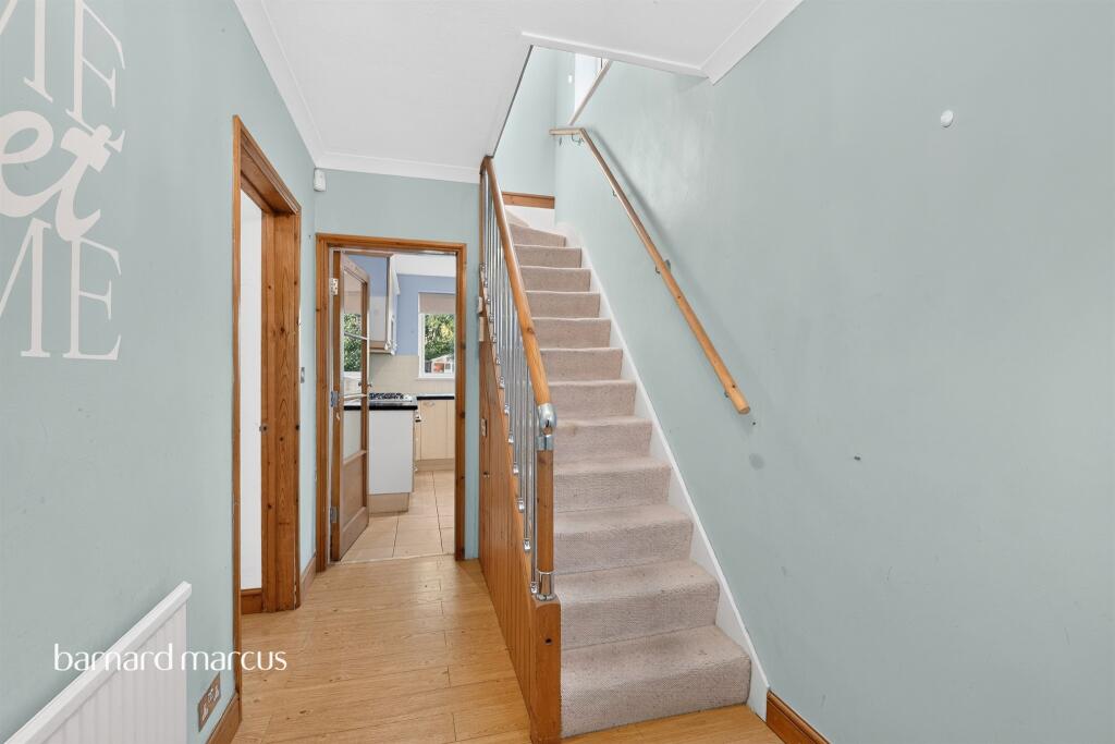 House in Kingston upon Thames - More
