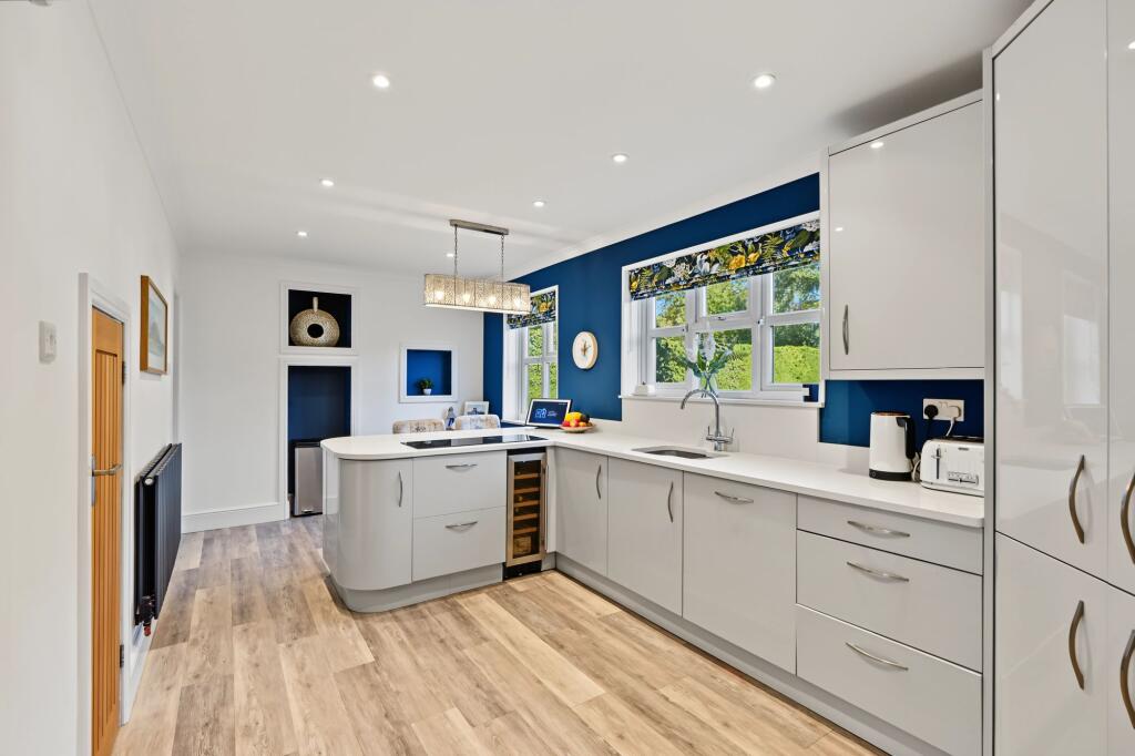House in West Suffolk, Newmarket - More