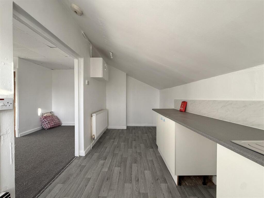 Apartment in Bolton, Moses Gate - View 3