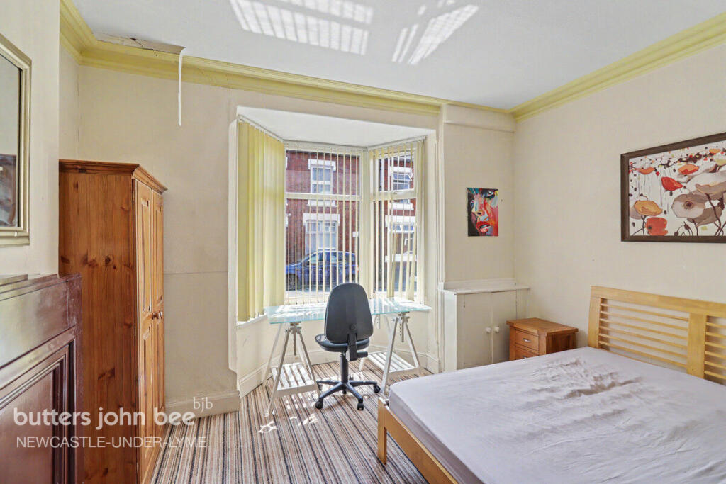 House in Newcastle-under-Lyme, Hempstalls - More
