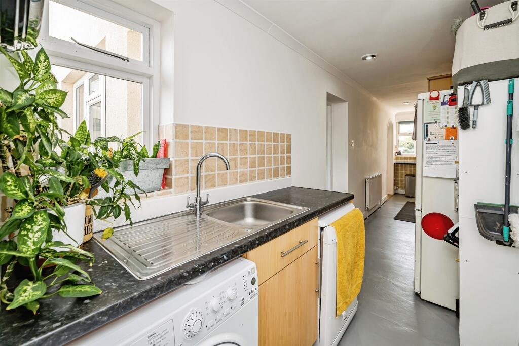 House in Slough - View 4