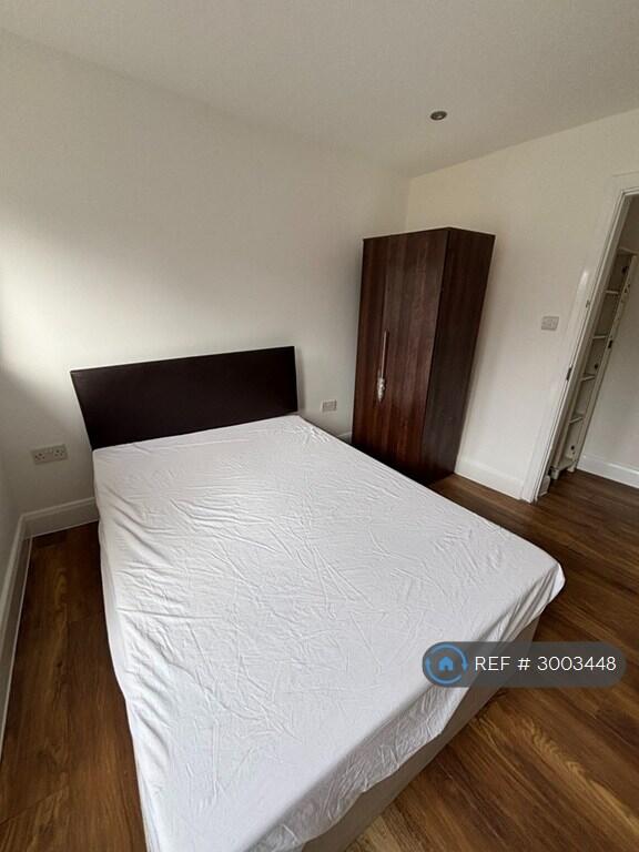 Apartment in Twickenham - View 4