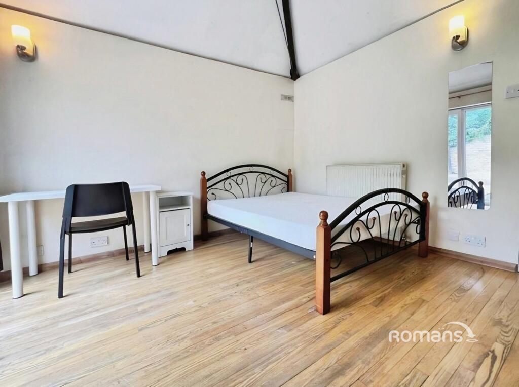 House in Southall - View 5