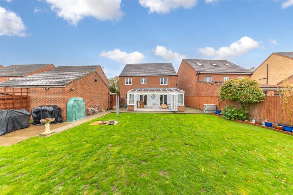 Herdwyck Close, Oakridge Park, Milton Keynes, Buckinghamshire, MK14 photo 4