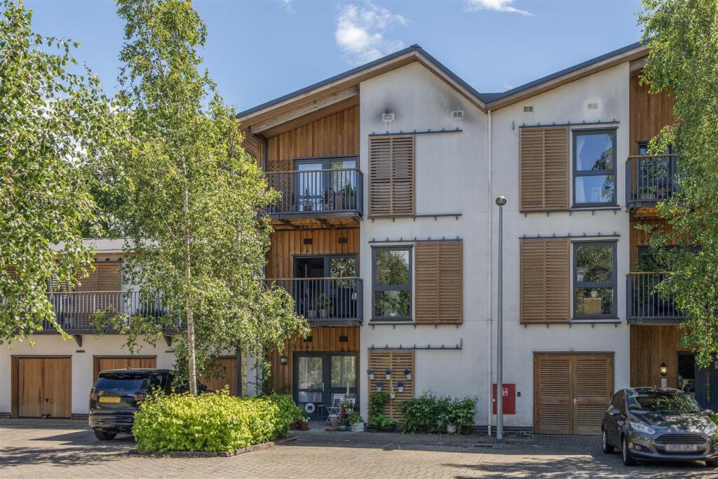 Main image of property: Roman Way, Hanham, Bristol