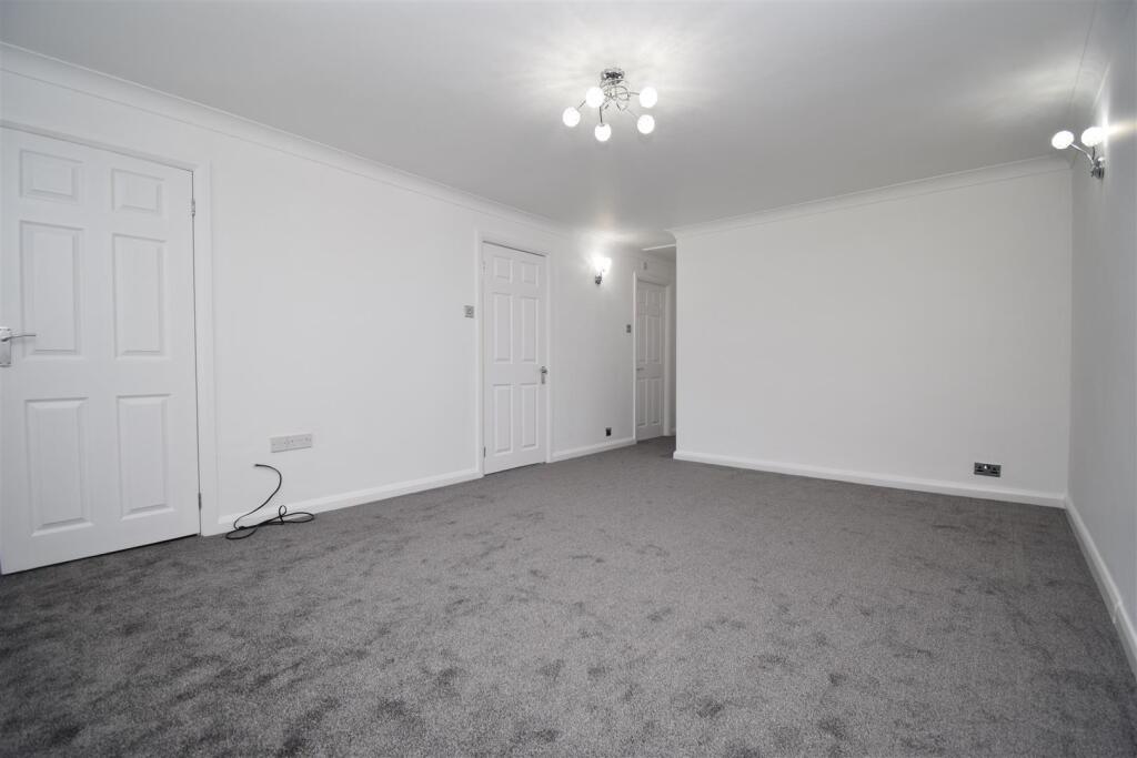 The Orchard, Wrenthorpe, Wakefield, WF2 0LH photo 3