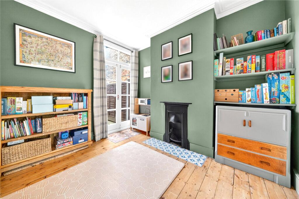 House in London, Whipps Cross, Leyton - More