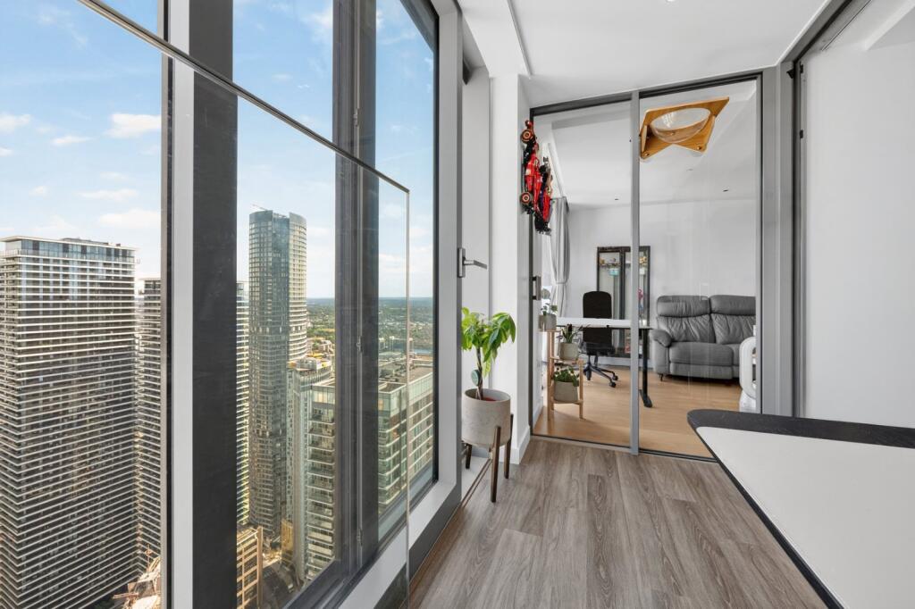 Main image of property: Landmark Pinnacle,
10 Marsh Wall, E14